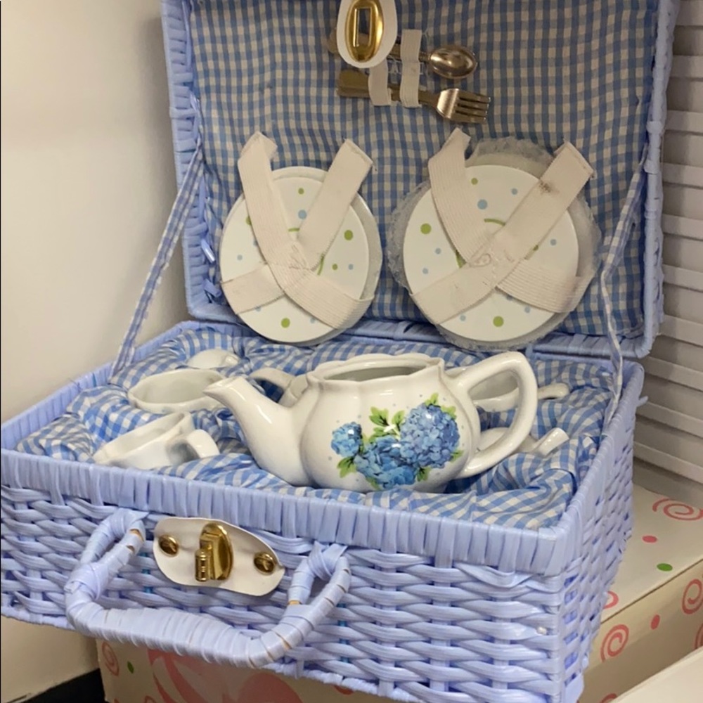 Child’s tea set